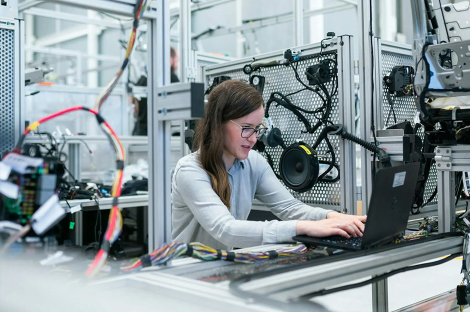 tech-woman